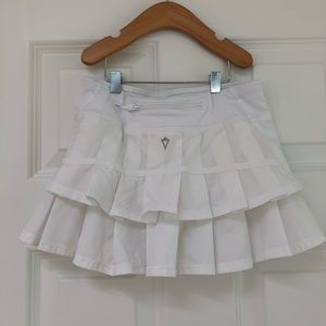 IVVIVA WHITE SKORT SIZE 8